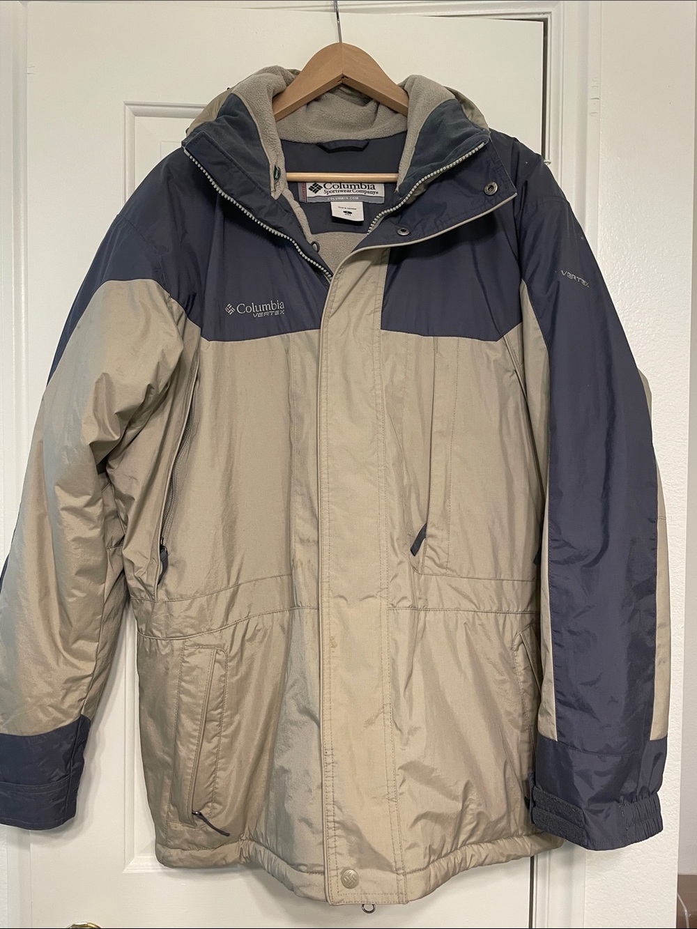 Columbia Men's Two-Tone Hooded Winter jacket- parka Sherpa lining Sz L